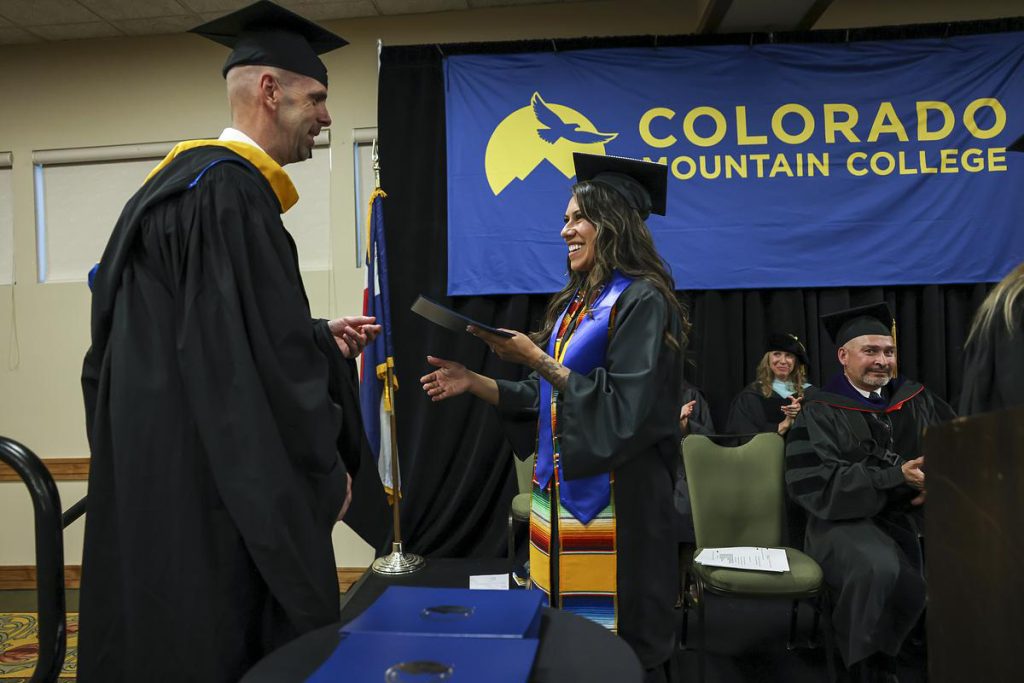 Colorado Mountain College offers Fund Sueños program to support students - Vimarsana News